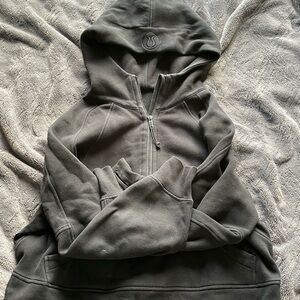 black lululemon scuba